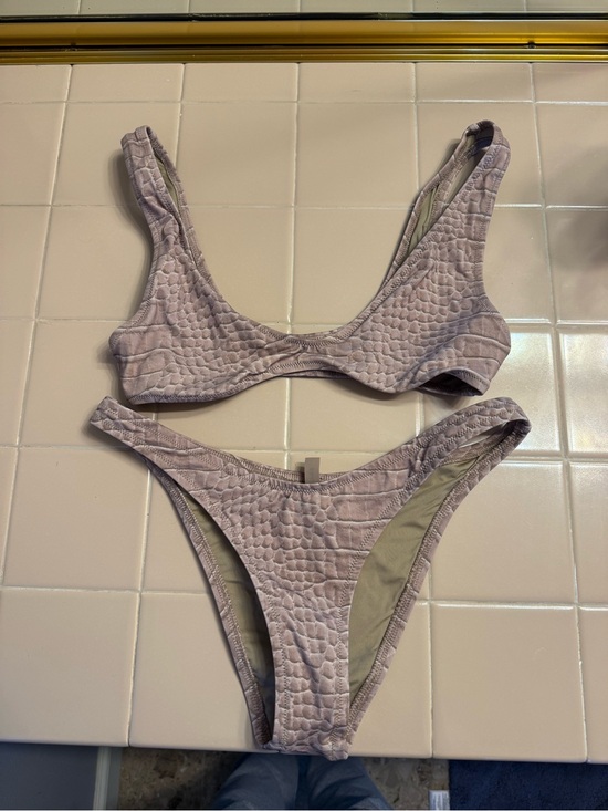 SKIMS Other - SKIMS Dune Crocodile Plunge top and tanga bottoms Size S